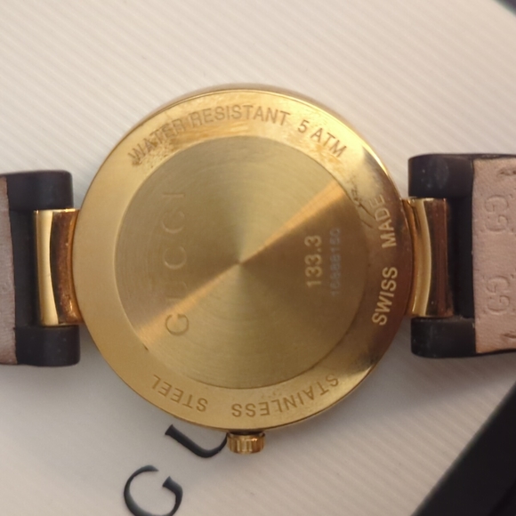 Gucci Interlocking Gold G Unisex Watch - Picture 3 of 5